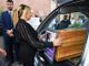 I funerali di Alvaro Vitali oggi a Roma, l'ultimo saluto di Stefania Corona