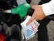 Carburanti, si va verso la proroga al taglio dei prezzi: quanto costano oggi benzina e diesel