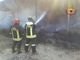 Mede: incendio in un fienile, Vigili del fuoco al lavoro per domare le fiamme