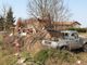Robecco sul Naviglio: quel cascinello abbandonato nelle belle campagne di Casterno tra eternit, auto rottamate e montagne di rifiuti