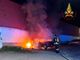 Lomellina: auto in fiamme sulla provinciale 211, vigili del fuoco in azione nella notte