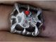 FOTO. Dai tatuaggi e da un anello si cerca di dare un nome al cadavere rinvenuto sabato sulla superstrada di Malpensa