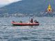 VIDEO E FOTO. Recuperato dai sommozzatori il cadavere rinvenuto nel pomeriggio sul fondo del lago Maggiore a Castelveccana