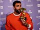 Marco Mengoni con il premio del 73° Festival di Sanremo