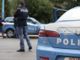 Pallanza, mascherato da lupo spaventa i passanti con un'ascia finta: denunciato un 42enne svizzero