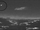 La meteora (nel cerchio) solca i cieli di Varese nella foto diffusa dalla Società Astronomica Schiaparelli