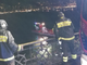 Finisce nel lago di Como, salvata dalla polizia: i vigili del fuoco cercano una seconda persona