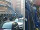 - (VIDEO) - Tragedia a Torino: crolla la gru di un cantiere, vittime e feriti. Tre persone sotto la struttura