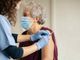 Vaccini agli over 80, la Lombardia: possono prenotarlo anche i familiari