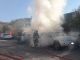 Lunga colonna di fumo nel cielo di Magenta: due auto in fiamme in via Gramsci