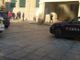 Magenta: tensione in piazza Liberazione, uomo armato di coltello minaccia una ragazza al bar Zero 7