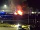 FOTO e VIDEO. Autobus divorato dalle fiamme sull'Autolaghi: soccorsi in azione e A8 chiusa in direzione Varese