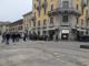 Magenta, in fila fuori dalla Tabaccheria da Giacomo per il selfie con l’attore