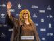 Sanremo 2025, a Iva Zanicchi il Premio alla carriera: “Ho 85 anni, ma finché posso ballare e cantare me ne frego”
