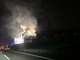FOTO. Cascina in fiamme a ridosso dell'autostrada: vigili del fuoco in azione