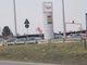 Magenta, la benzina meno cara... è all’Iper: serpentone di auto al self