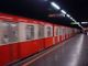 Milano, bloccano la Metro per mezz’ora: denunciati due giovani