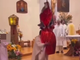 FOTO e VIDEO. Il prete vola dall’altare con l’uovo di Pasqua: il video spopola sui social e vince il &quot;premio frittata&quot; di Striscia la Notizia