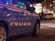 Finisce con l'auto contro un negozio, poi aggredisce l'addetto del carroattrezzi e la polizia