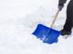 Neve: a Milano traliccio su donna, infarto per uno spalatore
