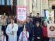 Agricoltori in festa a Magenta, il parroco don Giuseppe benedice i trattori sul sagrato della basilica