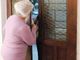 Montù Beccaria: finto tecnico dell'acquedotto truffa una mamma 90enne e la figlia, in fuga con soldi e gioielli
