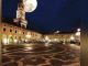 - FOTONOTIZIA - Vigevano: la Super Luna ha fatto &quot;visita&quot; a piazza Ducale
