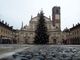 - (FOTOGALLERY) - Vigevano, nel pomeriggio l’installazione dell'albero di Natale in Piazza Ducale