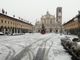- FOTO - Vigevano: atmosfera natalizia con la neve in piazza Ducale