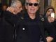 Ligabue con i fan all'esterno dell'Ariston