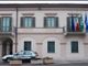 Parona, quattro contagi di cui due deceduti. Il comune invita a rimanere a casa: “Non ci sono scadenze (patenti, revisioni e documenti d’identità)”