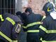 Novi Ligure: incastrato tra le sbarre al Castello, gatto salvato da vigili del fuoco e volontari
