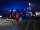 Agguato e sparatoria in strada: un morto e un ferito
