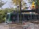 Maltempo anche a Milano: pianta crolla su un tram