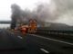 Marcallo-Mesero, auto si ribalta e prende fuoco: 3 feriti