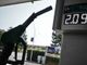 Benzina, i prezzi volano sopra i 2 euro al litro