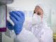 Covid-19, in Italia calano i casi (ma anche i tamponi): oggi 7.925 contagi e 329 vittime