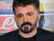 Il momento in cui Rino Gattuso pensa alla sorella Francesca in diretta Rai. Sotto nella gallery il bacio al cielo e l'incontro emozionante con Conte nel pre partita
