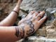 Il mio mondo #ecobio - Attenzione ai tatuaggi estivi in spiaggia, di Cristina Garavaglia