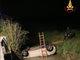 Auto nel canale: una persona in ospedale - FOTO