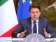 Coronavirus, il premier Conte: «Più poteri alle Regioni e multe fino a 3mila euro. Falso il prolungamento delle restrizioni al 31 luglio»