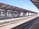 Caos alla stazione di Albairate: c’è chi vuole salire senza mascherina. Arrivano i carabinieri. Ritardi sulla linea