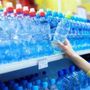 Acqua in bottiglia, test boccia 6 marche su 21: livelli eccessivi inquinante Tfa