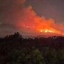 Vesuvio in fiamme, vasto incendio nel parco nazionale: operativi 6 Canadair