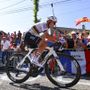 Pogacar fa 100 al Tour, Van der Poel resta maglia gialla