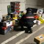 Ruba merce dai bancali Lidl: autista arrestato a Biandrate; in garage oltre 6mila euro di prodotti