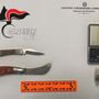 Stradella, lite in strada con un minore: i Carabinieri intervengono e trovano droga, coltelli e un bilancino Stradella, lite in strada con un minore: i Carabinieri intervengono e trovano droga, coltelli e un bilancino