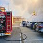 Gropello Cairoli, incendio in un parcheggio diverse auto coinvolte. Intervengono i Vigili del fuoco Gropello Cairoli, incendio in un parcheggio diverse auto coinvolte. Intervengono i Vigili del fuoco