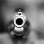 Paura nel Milanese: appicca un incendio in casa e spara con una pistola Paura nel Milanese: appicca un incendio in casa e spara con una pistola