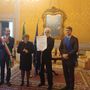 Pavia, Il maestro Marco Lodola Cavaliere della Repubblica: la consegna dell’onorificenza a palazzo Malaspina Pavia, Il maestro Marco Lodola Cavaliere della Repubblica: la consegna dell’onorificenza a palazzo Malaspina